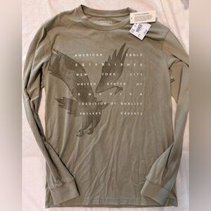 American Eagle Outfitters Men's Olive Long Sleeve Tee